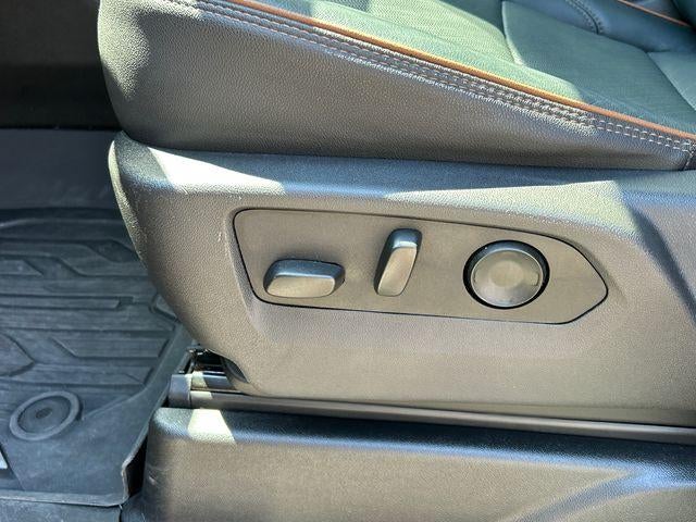 2025 GMC Yukon XL AT4