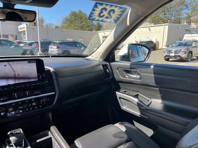 2023 Nissan Pathfinder SL