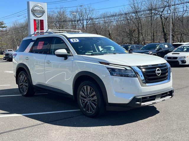 2023 Nissan Pathfinder SL