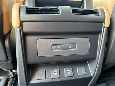 2025 Land Rover Defender 110 P300