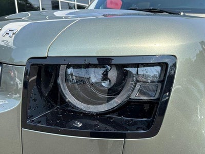 2025 Land Rover Defender 110 P300