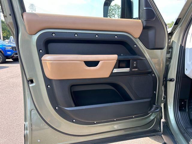 2025 Land Rover Defender 110 P300